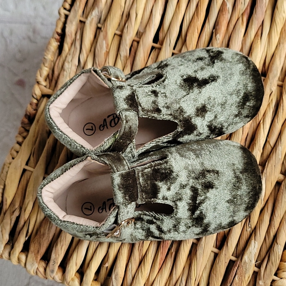 Crushed Velvet T Straps